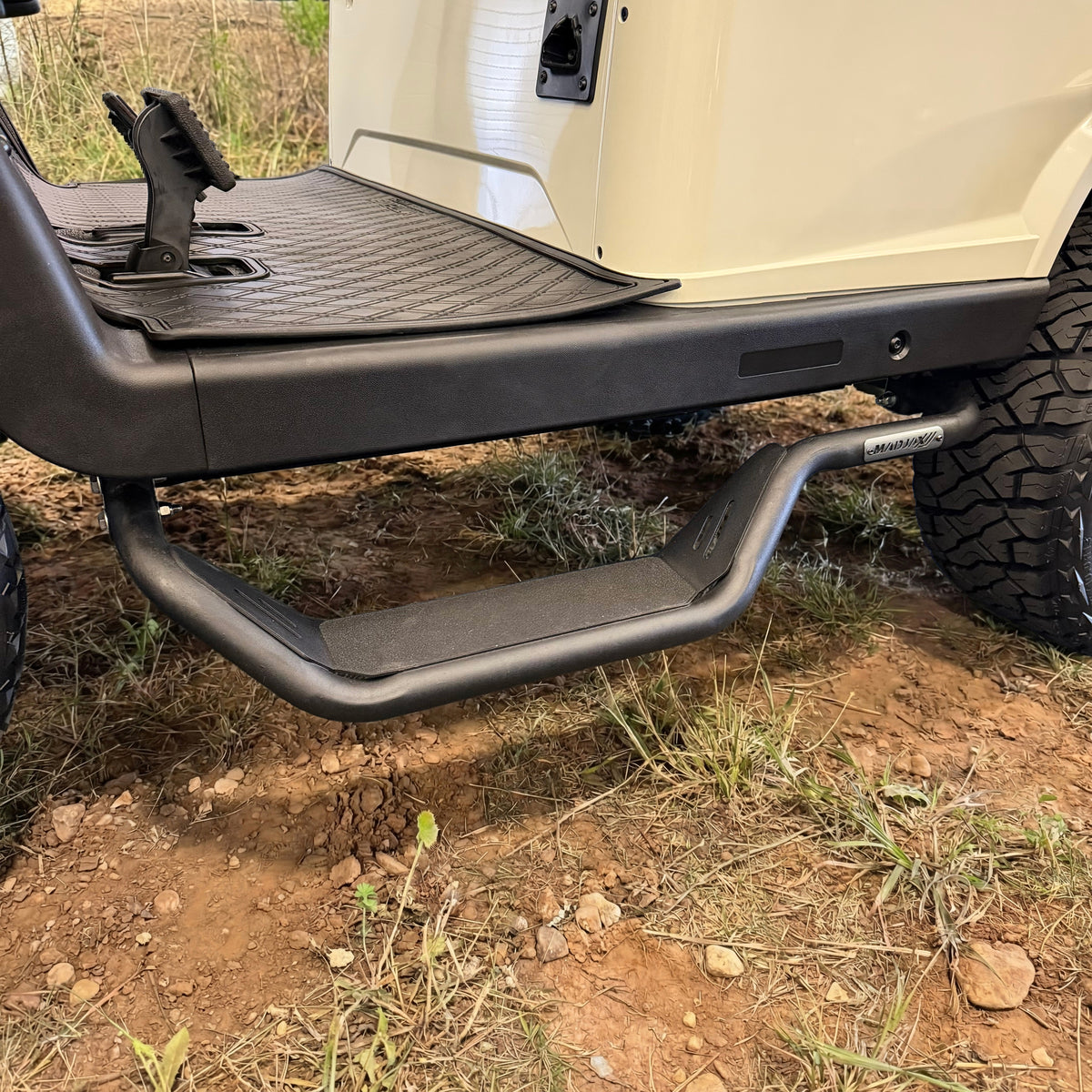 MadJax XSeries X4 2023+ Recon Step Bar with Brackets